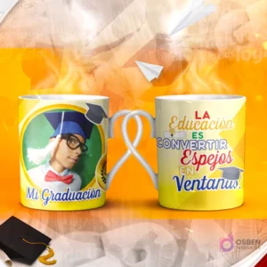Dos tazas mockup de graduación, una con espacio para foto del graduado y otra con la frase 'Las RAÍCES de la EDUCACIÓN son Amargas pero la fruta es DULCE'.