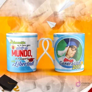 Dos tazas mockup de graduación, una con espacio para foto del graduado y otra con la frase 'LA Educación ES CONVERTIR ESPEJOS EN VENTANAS'.