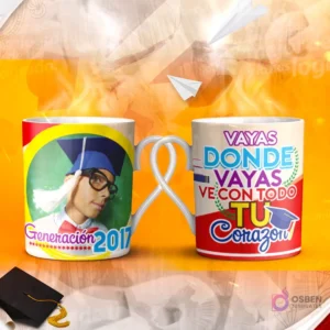Dos tazas mockup de graduación, una con espacio para foto del graduado y otra con la frase 'SOLO es útil el CONOCIMIENTO que nos HACE MEJORES'.