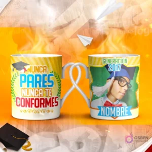 Dos tazas mockup de graduación, una con espacio para foto del graduado 'Generación 2017' y otra con la frase 'La Excelencia NO ES UNA HABILIDAD ES UNA ACTITUD'.