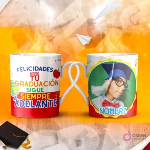 Dos tazas mockup de graduación, una con espacio para foto del graduado y otra con la frase 'SE FUERTE para AVANZAR se VALIENTE para TRIUNFAR'.