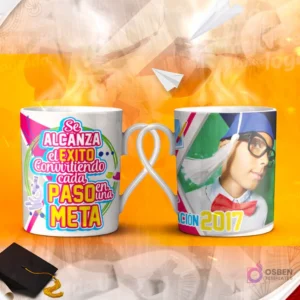 Dos tazas mockup de graduación, una con espacio para foto del graduado y otra con la frase 'PERSIGUE TUS SUEÑOS MAS SALVAJES'.