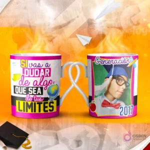 Dos tazas mockup de graduación, una con espacio para foto del graduado y otra con la frase 'HAZ conquistado una META ahora CONQUISTA TU SUEÑO'.