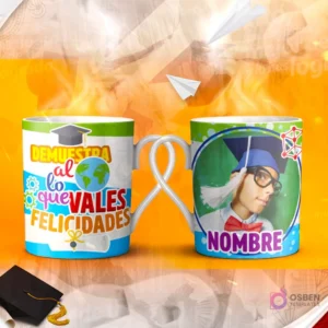 Dos tazas mockup de graduación, una con espacio para foto del graduado y otra con la frase 'ALCANZAR los OBJETIVOS ES UNA TAREA Heroica'.