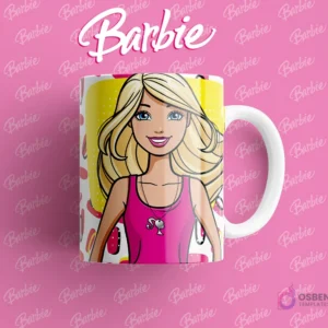 Taza sublimada con Barbie en un top rosa, sonriendo, con un fondo de frutas y puntos de estilo pop art.