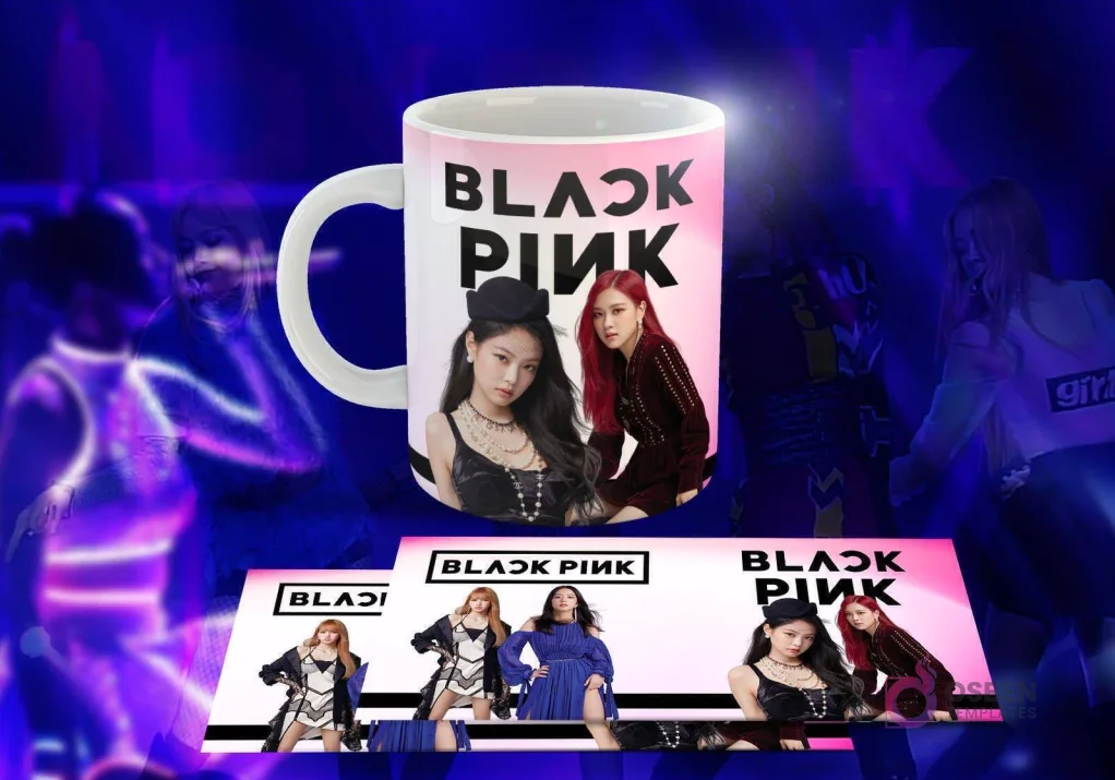 Taza blanca con diseño de Black Pink: Jennie y Rosé posando con atuendos negros y rojos, logo 'BLACK PINK' en negro, fondo rosa oscuro abstracto. Taza blanca con diseño de Black Pink: Jennie y Rosé posando con atuendos negros y rojos, logo 'BLACK PINK' en negro, fondo rosa oscuro abstracto.