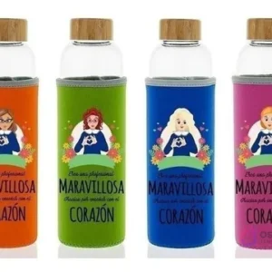 Cuatro botellas de agua sublimadas con fundas de colores (naranja, verde, azul, magenta), cada una con un diseño diferente de educadora de párvulos y la frase 'Eres una profesional maravillosa, gracias por enseñar con el corazón'.
