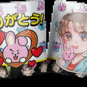 Par de tazas blancas sublimadas con diseño de Cooky (BTS) y Jungkook chibi, mostrando el diseño frontal y trasero, con un fondo blanco liso para destacar los detalles.