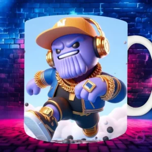 Plantilla de sublimación para taza con personaje Capitán América Chibi en estilo Hip Hop, con gorra de bandera americana, auriculares y joyas doradas, sobre fondo de pared de ladrillos neón.
