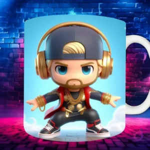 Plantilla de sublimación para taza con personaje Spider-Man Chibi en estilo Hip Hop, con auriculares dorados y cadenas de oro, sobre fondo de pared de ladrillos neón.