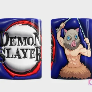 Taza con diseño de Inosuke Hashibira de Demon Slayer y logo 3D inflado sobre fondo azul oscuro texturizado