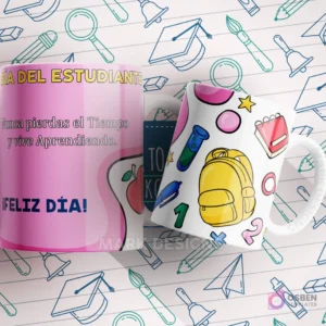 Mug rosa y blanco con frases inspiradoras como 'Nunca pierdas el Tiempo y vive Aprendiendo.' junto a una mochila amarilla.