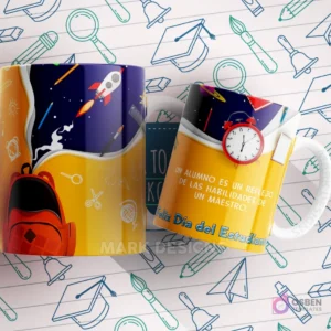 Mug naranja con una mochila roja, cohete y la frase 'Un alumno es un reflejo de las habilidades de un maestro'.