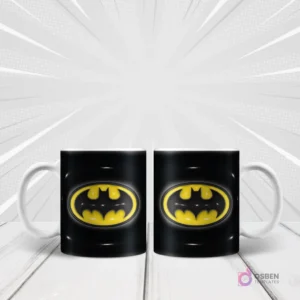 Taza blanca sublimada con el clásico logo de Batman en amarillo y negro con efecto 3D inflado, sobre fondo blanco con rayos de acción.