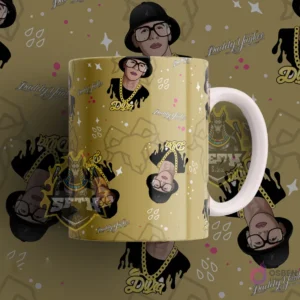 Taza sublimada con diseño del cantante urbano Daddy Yankee en estilo cartoon, sobre un fondo dorado con su logo y detalles urbanos.