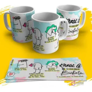 Tres tazas blancas con diseños Flork y letra de Karol G "Bichota" sobre un fondo amarillo vibrante, acompañadas de la plantilla de sublimación extendida.
