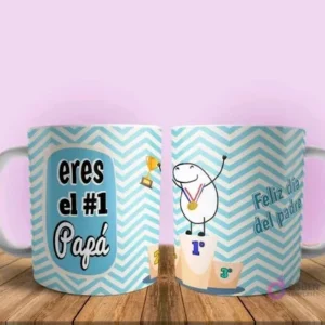 Taza sublimada Flork 'Eres el #1 Papá' en podio con medalla y trofeo, fondo chevron azul