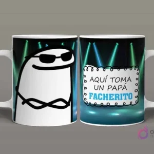 Taza sublimada Flork Padre Facherito con Flork con gafas de sol sobre fondo de luces de escenario, y texto 