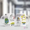 Maqueta de dos tazas blancas con diseños Flork para el Día del Padre, uno con Flork en un globo terráqueo y otro con Flork festejando y la frase '¡Felicidades papá!'