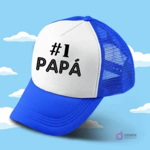 Gorro trucker azul y blanco sublimado con el diseño '#1 PAPÁ', un clásico para celebrar el Día del Padre.