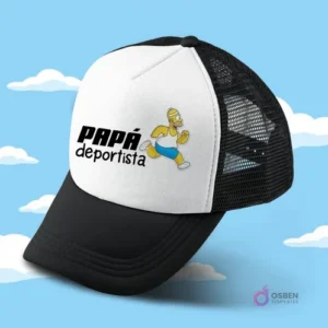 Gorro trucker blanco y negro sublimado con diseño 'PAPÁ deportista' y Homer Simpson corriendo, ideal para padres activos.