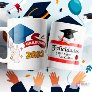 Dos tazas de sublimación blancas con diseños de graduación: una con un birrete azul y 'Graduada 2023', y la otra con birrete, diploma, y la frase 'Felicidades y que sigan los Éxitos', sobre un fondo festivo.
