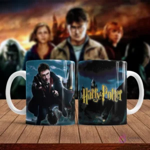 Taza sublimada con diseño de Harry Potter lanzando un hechizo con su varita, fondo de Hogwarts.