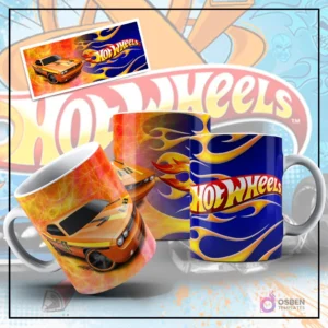 Mockup de taza sublimada con diseño de Hot Wheels, mostrando un coche muscle car naranja tipo Dodge Challenger con llamas sobre un fondo naranja texturizado. Otra taza con el logo de Hot Wheels y llamas azules y amarillas, y una imagen plana del muscle car naranja.