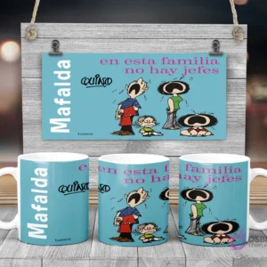 Taza de sublimación con Mafalda, sus padres y su hermano llorando, con la frase 'en esta familia no hay jefes'