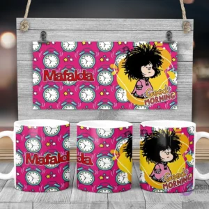 Taza de sublimación de Mafalda despeinada con 'Good Morning' y fondo de despertadores