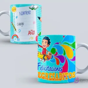 Dos tazas con diseño de graduación infantil. Una muestra un cuaderno con 'Nombre', 'Colegio', 'Año' en un marco de arcoíris, la otra el mismo niño animado volando sobre un lápiz con la frase 'Felicitaciones Egresaditos'.