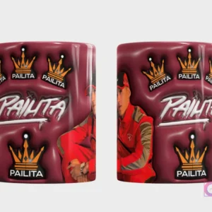 Taza sublimada con diseño 3D de coronas y nombre Pailita, junto a retrato del cantante urbano Pailita