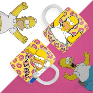 Dos tazas blancas con diseños de Homer Simpson en poses cómicas (con donas, apuntando) y frases 'LOS ODIO A TODOS', 'EN SERIO', con más Homers de fondo.