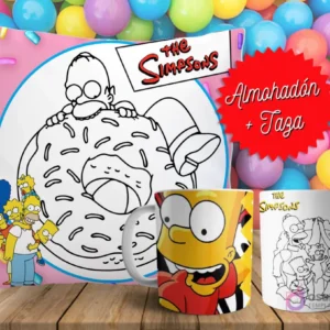 Cojín y tazas con diseño de Los Simpson (Homer con dona) para pintar, sobre fondo de bolas de colores. Un cojín muestra a Homer en blanco y negro, y dos tazas, una a color y otra para colorear.