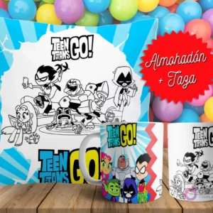 Cojín y tazas con diseño de Teen Titans Go! para pintar, sobre fondo de bolas de colores. Un cojín muestra a los Jóvenes Titanes en blanco y negro, y dos tazas, una a color y otra para colorear.