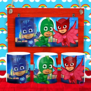 Plantilla para taza de PJ Masks con Catboy, Gekko y Owlette posando, sobre un fondo nocturno de ciudad.