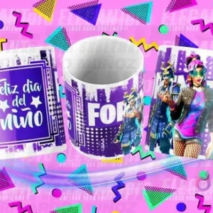 Tres tazas sublimadas con diseños para el Día del Niño y Fortnite, sobre fondo rosa con patrones geométricos vibrantes. Una taza dice 'Feliz día del Niño' en púrpura, otra muestra el logo de Fortnite en púrpura y la tercera presenta personajes de Fortnite.