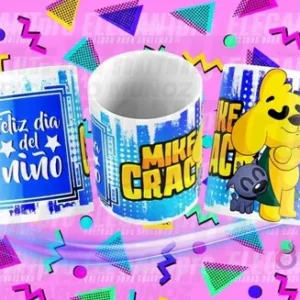 Tres tazas sublimadas con diseños para el Día del Niño y Mikecrack, sobre fondo rosa con patrones geométricos. Una taza dice 'Feliz día del Niño' en azul, otra muestra el logo 'MIKE CRACK', y la tercera presenta a Mikecrack con su amigo.