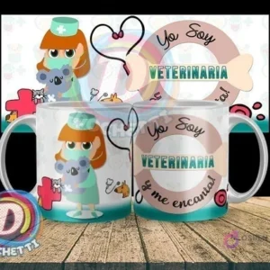 Taza sublimada con diseño de veterinaria 'Yo Soy Veterinaria y me encanta' con una doctora veterinaria abrazando un koala y elementos de animales.