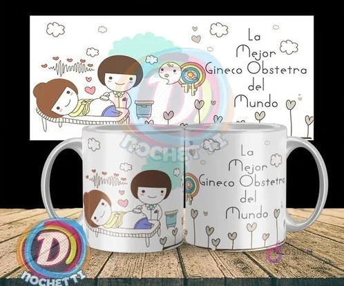 Taza sublimada con diseño de ginecóloga 'La Mejor Gineco Obstetra del Mundo' mostrando a una doctora atendiendo a una mujer embarazada, con corazones y nubes. Taza sublimada con diseño de ginecóloga 'La Mejor Gineco Obstetra del Mundo' mostrando a una doctora atendiendo a una mujer embarazada, con corazones y nubes.