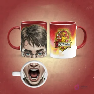 Taza sublimada de Seiya de Saint Seiya con armadura dorada, ojos azules y boca abierta magnificada en la base, fondo rojo