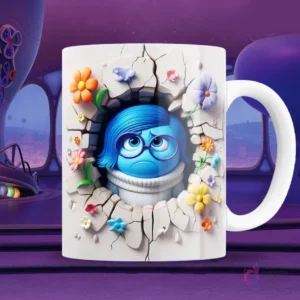 Taza blanca sublimada con personaje de Tristeza de Intensamente 2 en efecto 3D, muy decaída y metida en una pared rota con delicadas flores alrededor