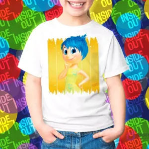 Polera blanca con la emoción Alegría de Intensamente 2, personaje amarillo con sonrisa brillante y postura optimista.