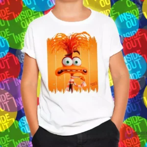 Polera blanca con diseño de Ansiedad de Intensamente 2 con cabello naranja y expresión nerviosa, ideal para fans de Pixar.