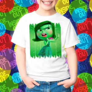 Polera blanca con la emoción Desagrado de Intensamente 2, personaje verde con un gesto de desaprobación.