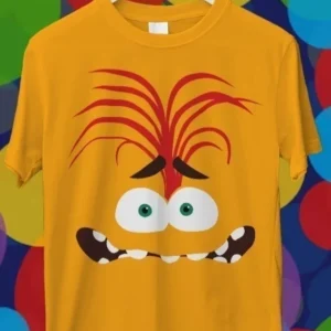 Diseño para sublimación de Vergüenza de Intensamente 2, personaje naranja con cabello rojo desordenado y gran sonrisa con dientes en una polera naranja.
