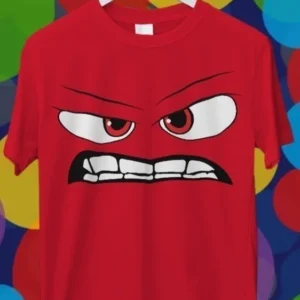 Diseño para sublimación de Furia de Intensamente 2, rostro rojo con ojos enojados y dientes apretados en una polera roja intensa.