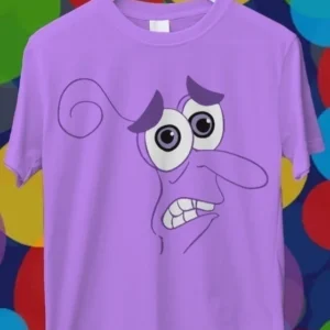 Diseño para sublimación de Miedo de Intensamente 2, personaje morado con nariz larga, ojos asustados y expresión preocupada en una polera lila.