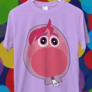 Diseño para sublimación de Vergüenza de Intensamente 2, personaje rosa escondido en una burbuja transparente con cremallera en una polera lavanda.