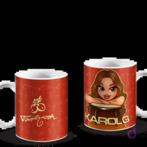 Mugs de Karol G Tropicoqueta: logo de la colección y ilustración animada de la Bichota con tambor